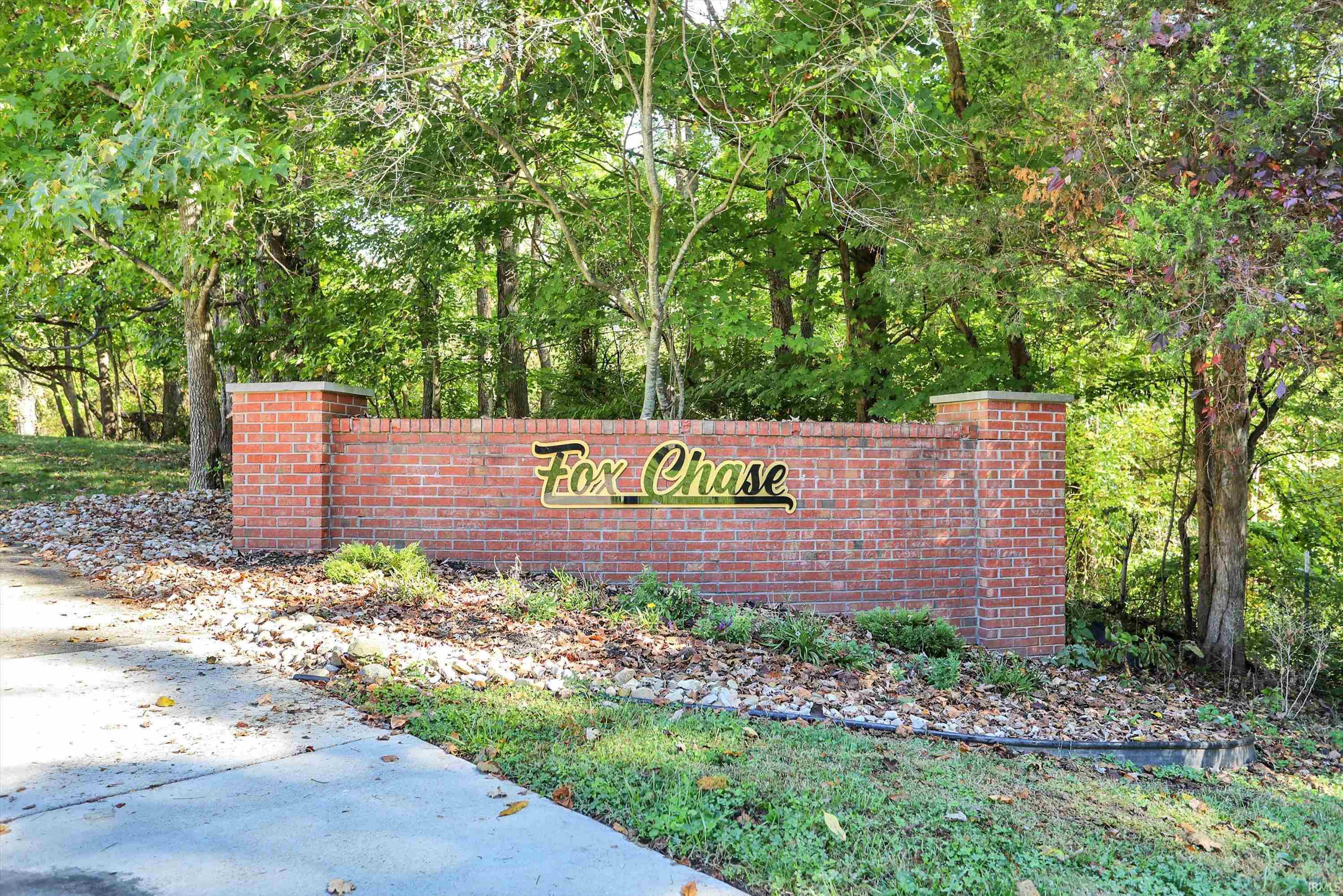 3814 S Fox Chase Run