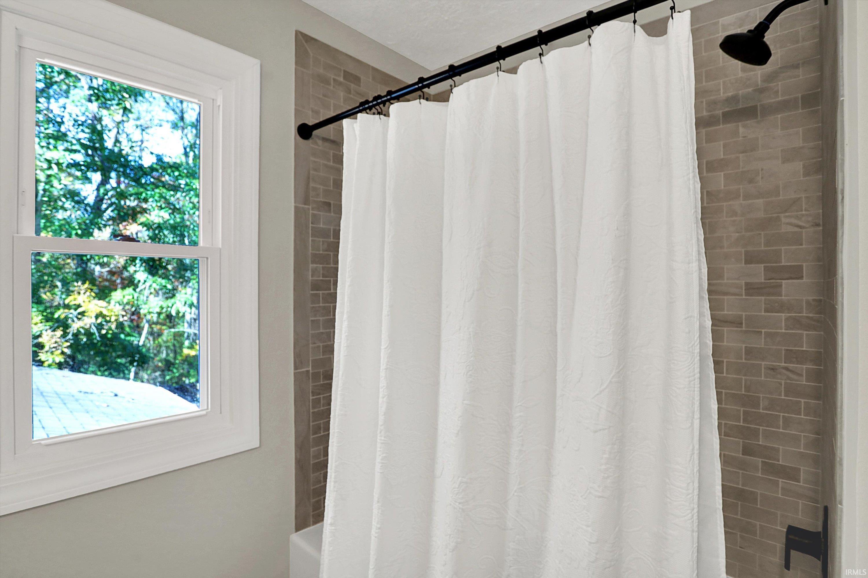 3814 S Fox Chase Run