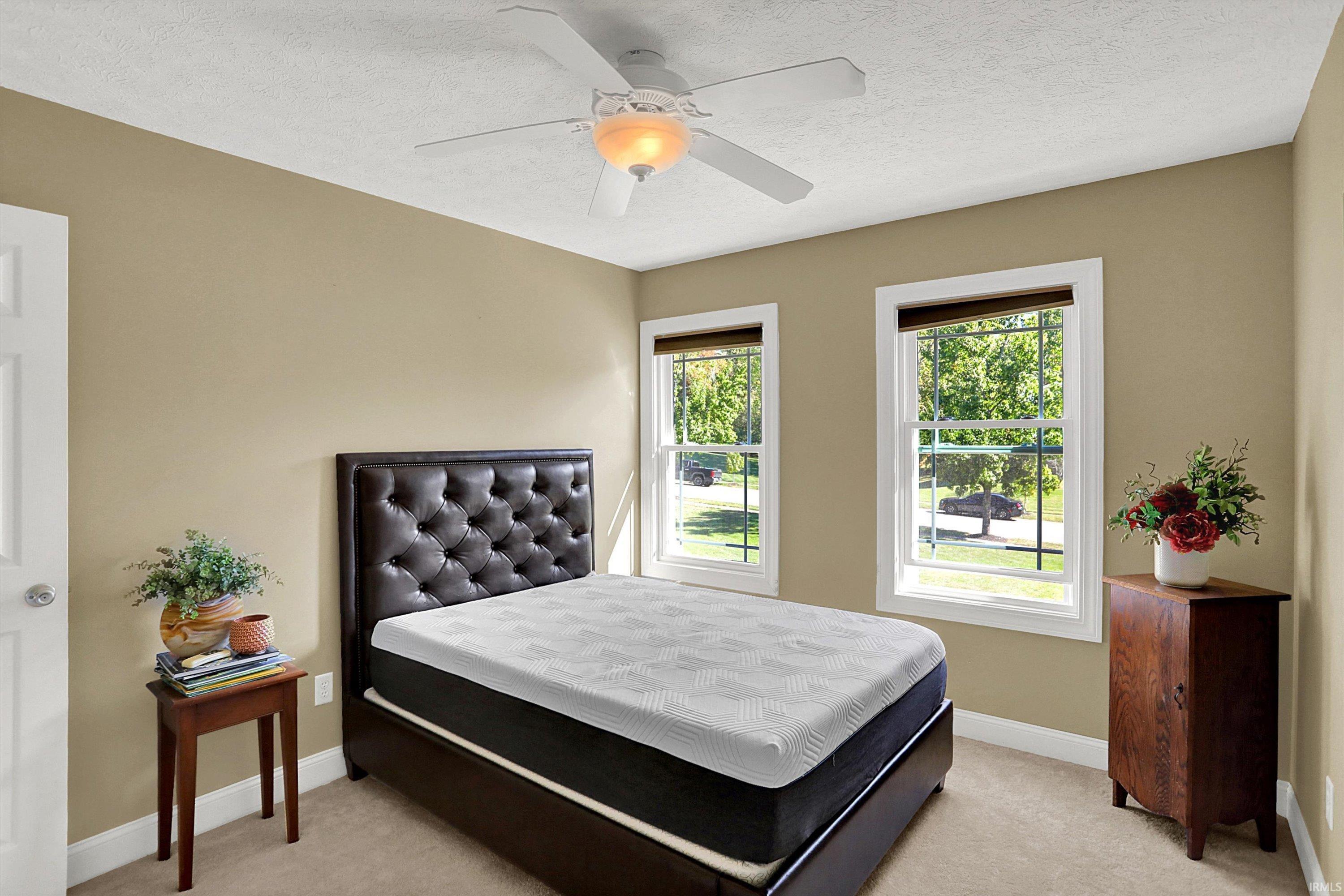 3814 S Fox Chase Run