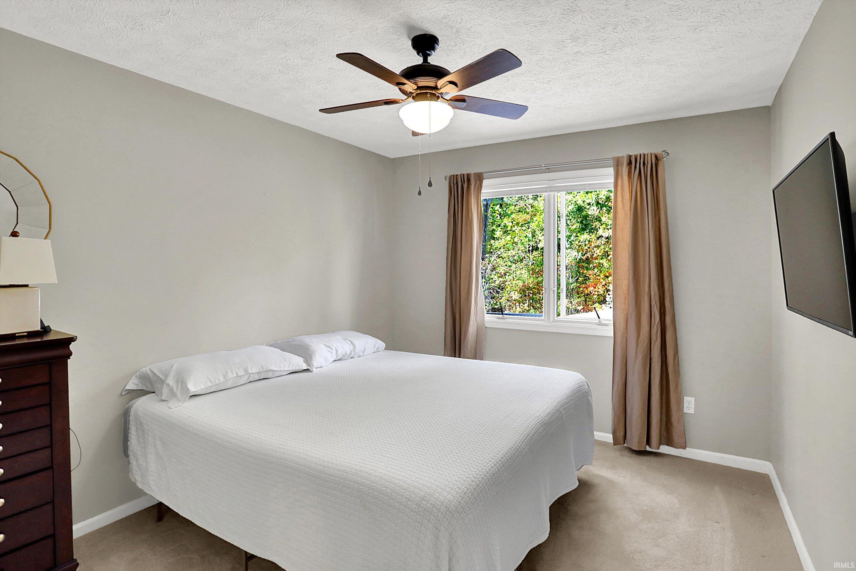 3814 S Fox Chase Run