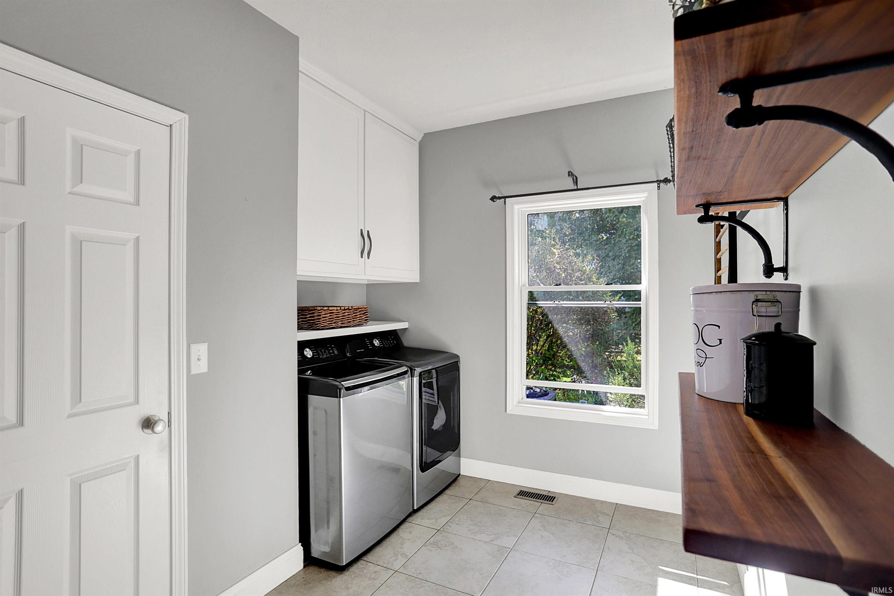 3814 S Fox Chase Run