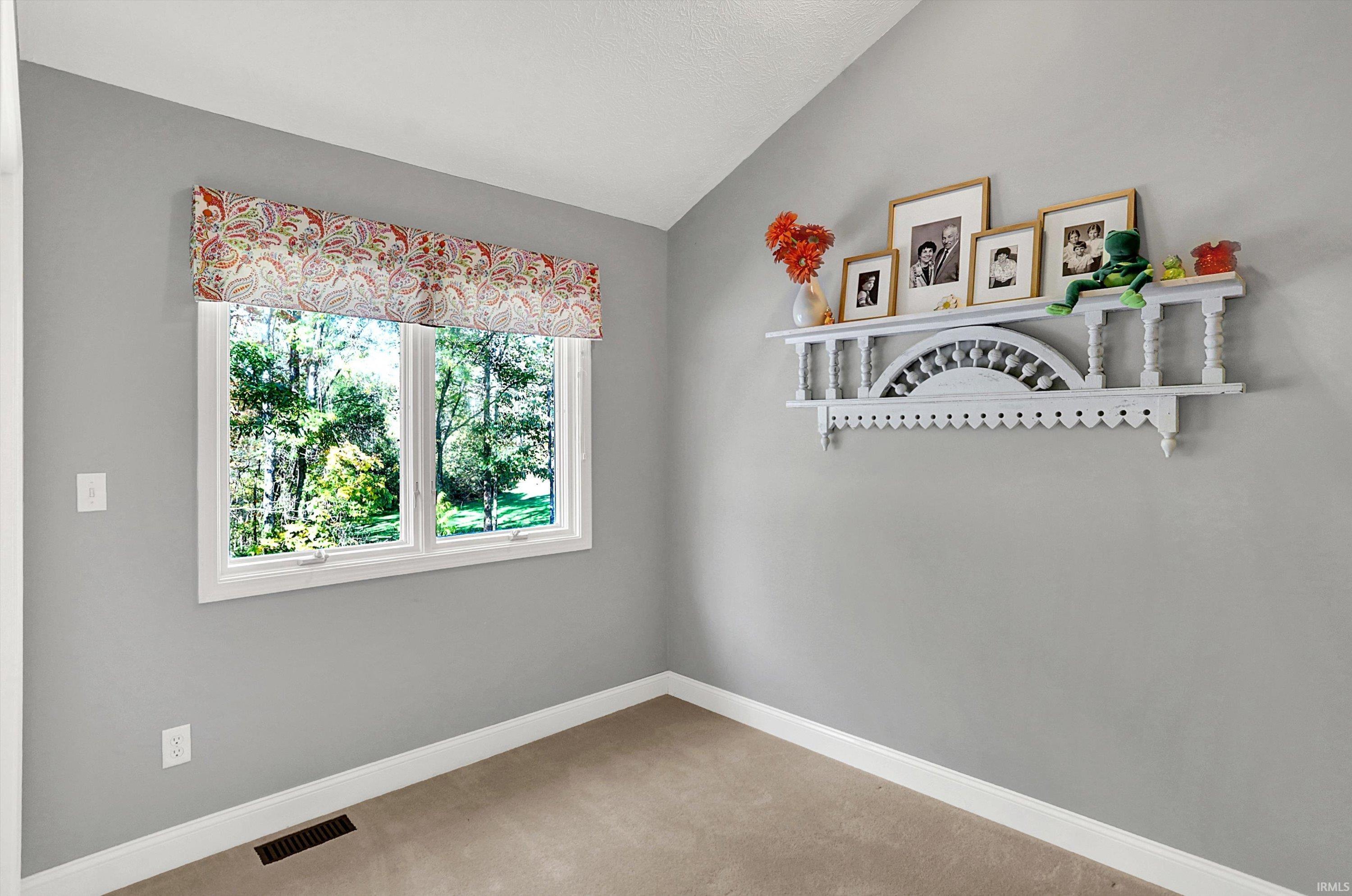 3814 S Fox Chase Run