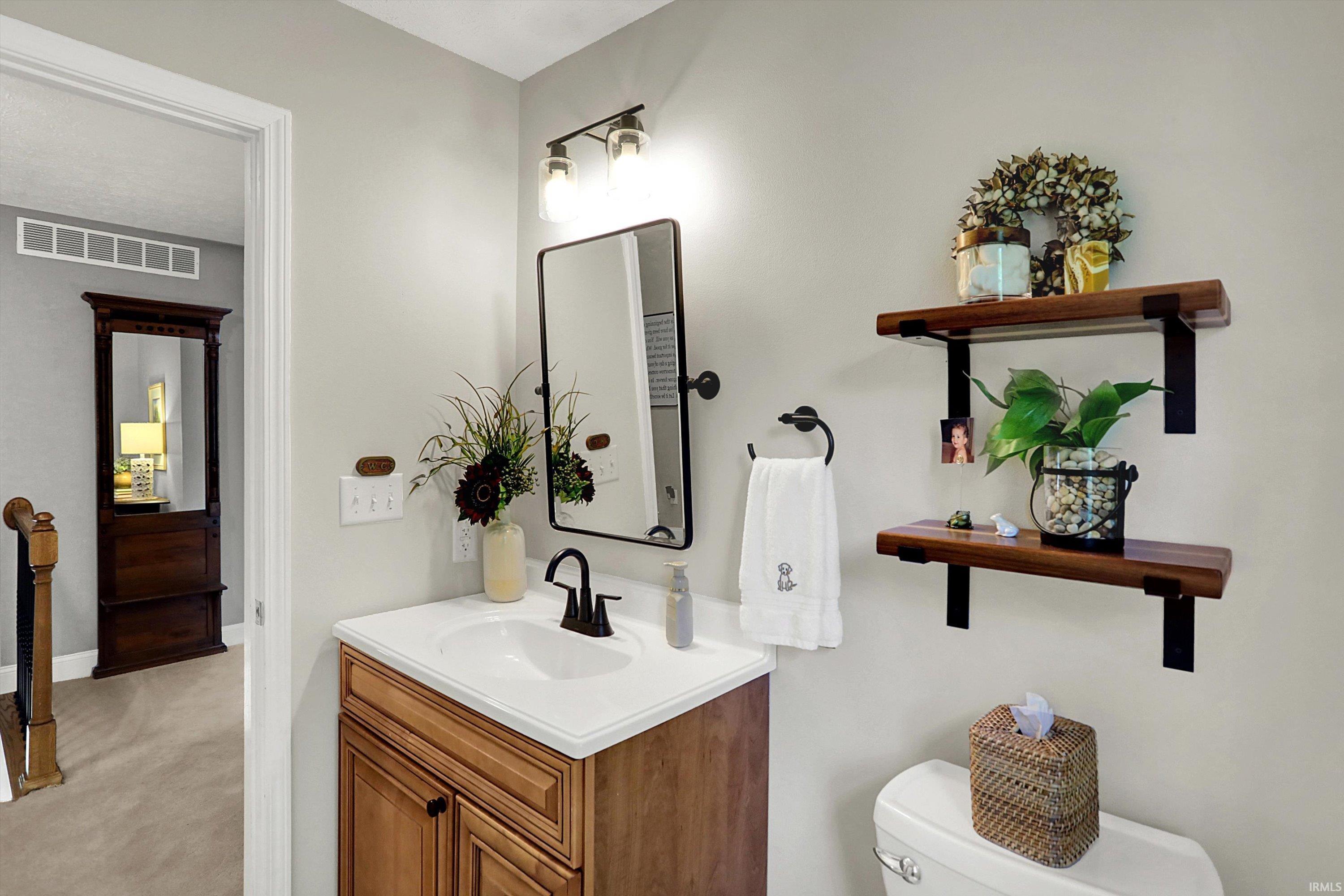 3814 S Fox Chase Run