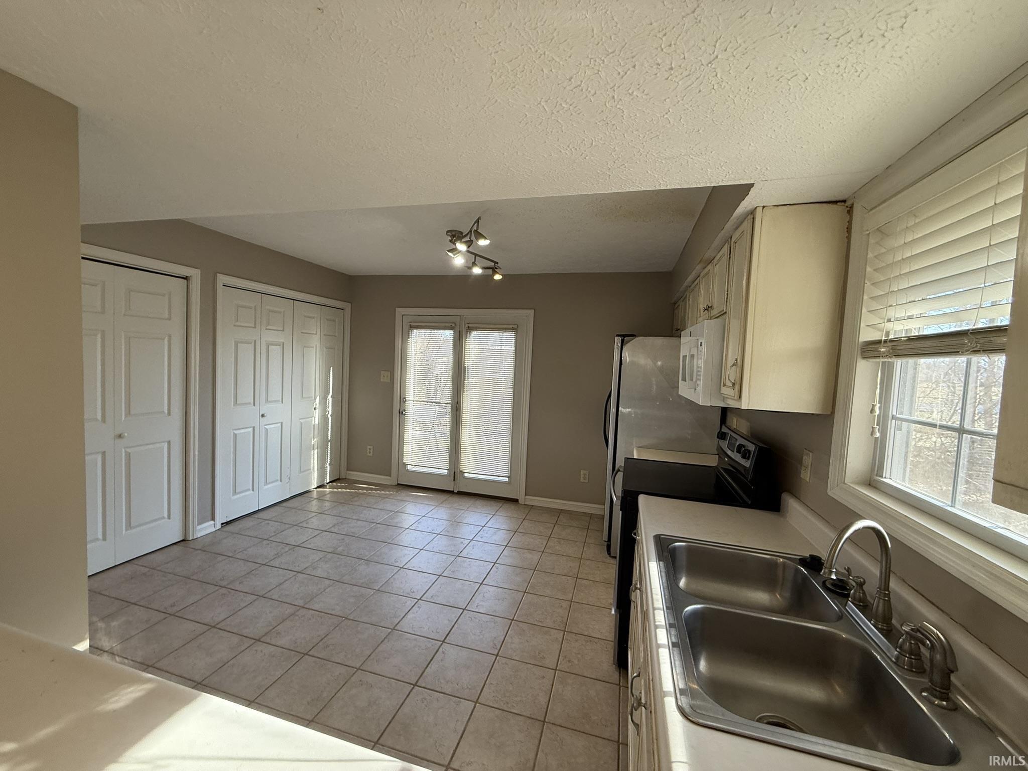 791 E Sherwood Hills Drive