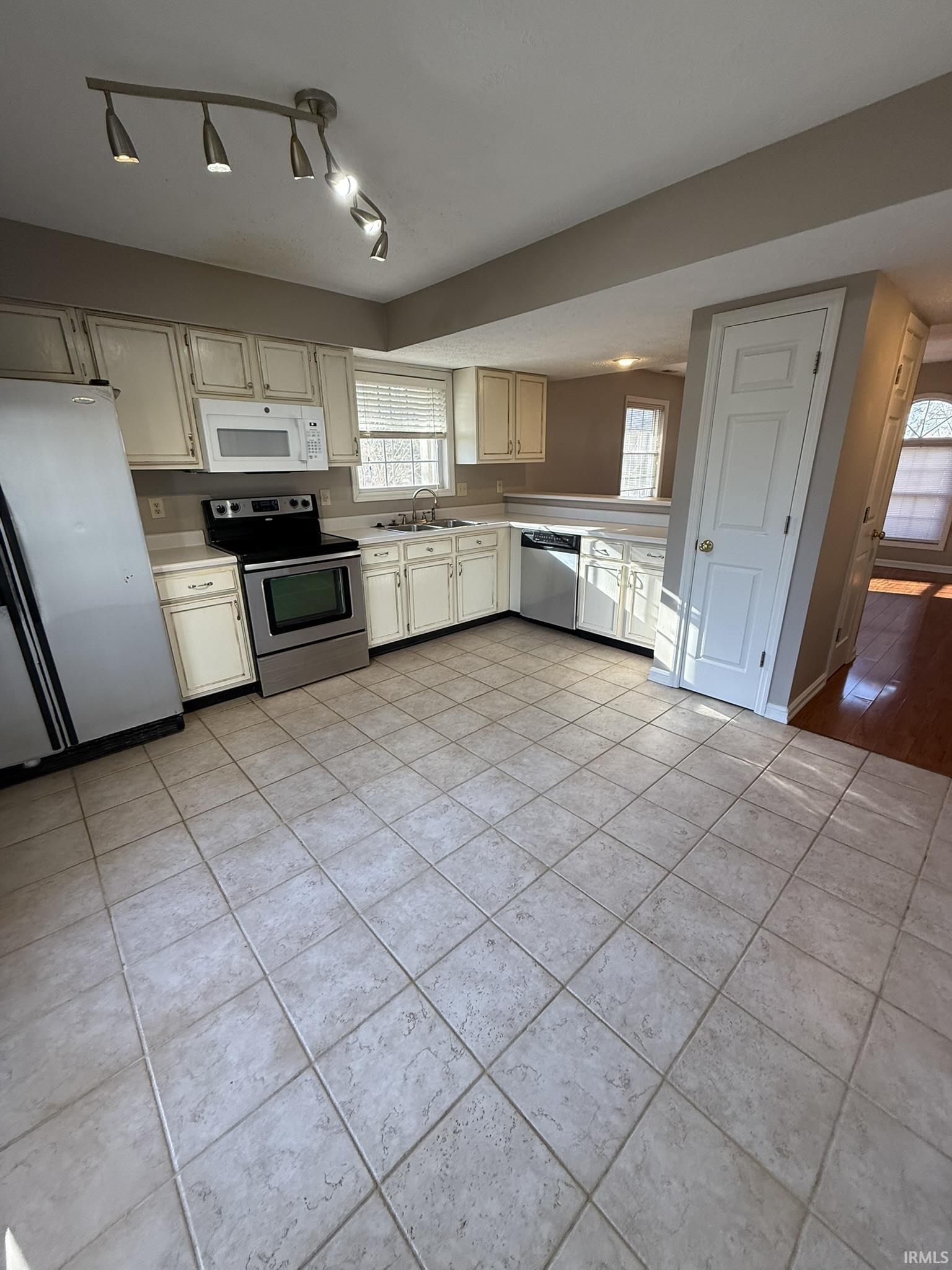 791 E Sherwood Hills Drive