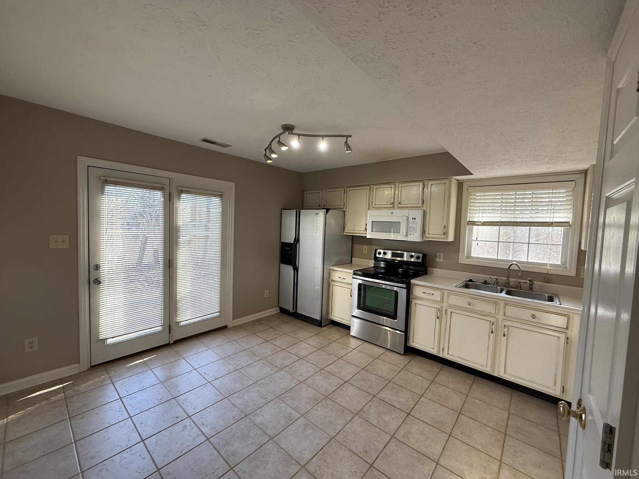 791 E Sherwood Hills Drive