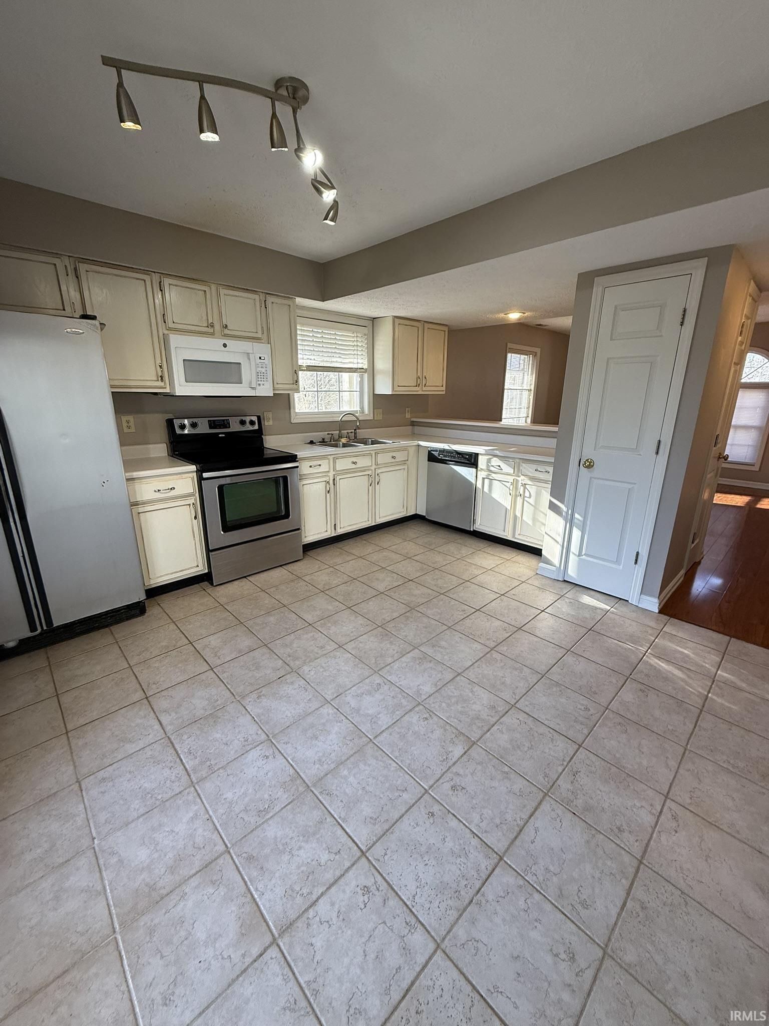 791 E Sherwood Hills Drive