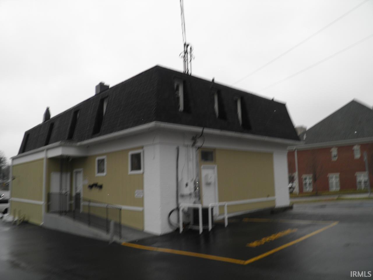 420 1/2 W 2nd Street Unit: 2W