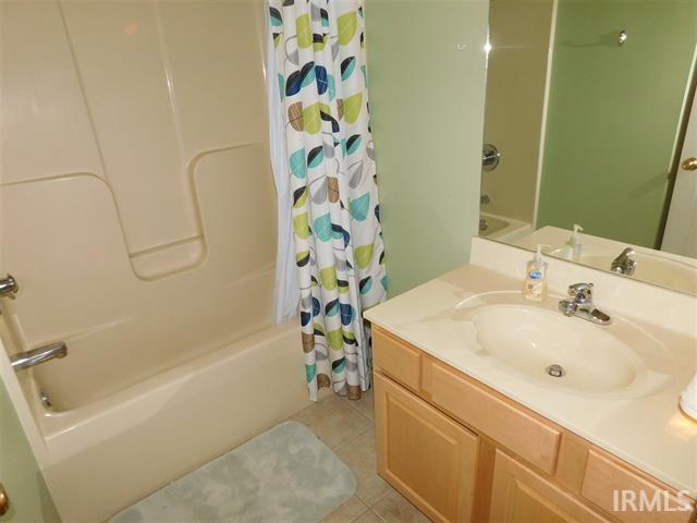 3432 S Oaklawn Circle