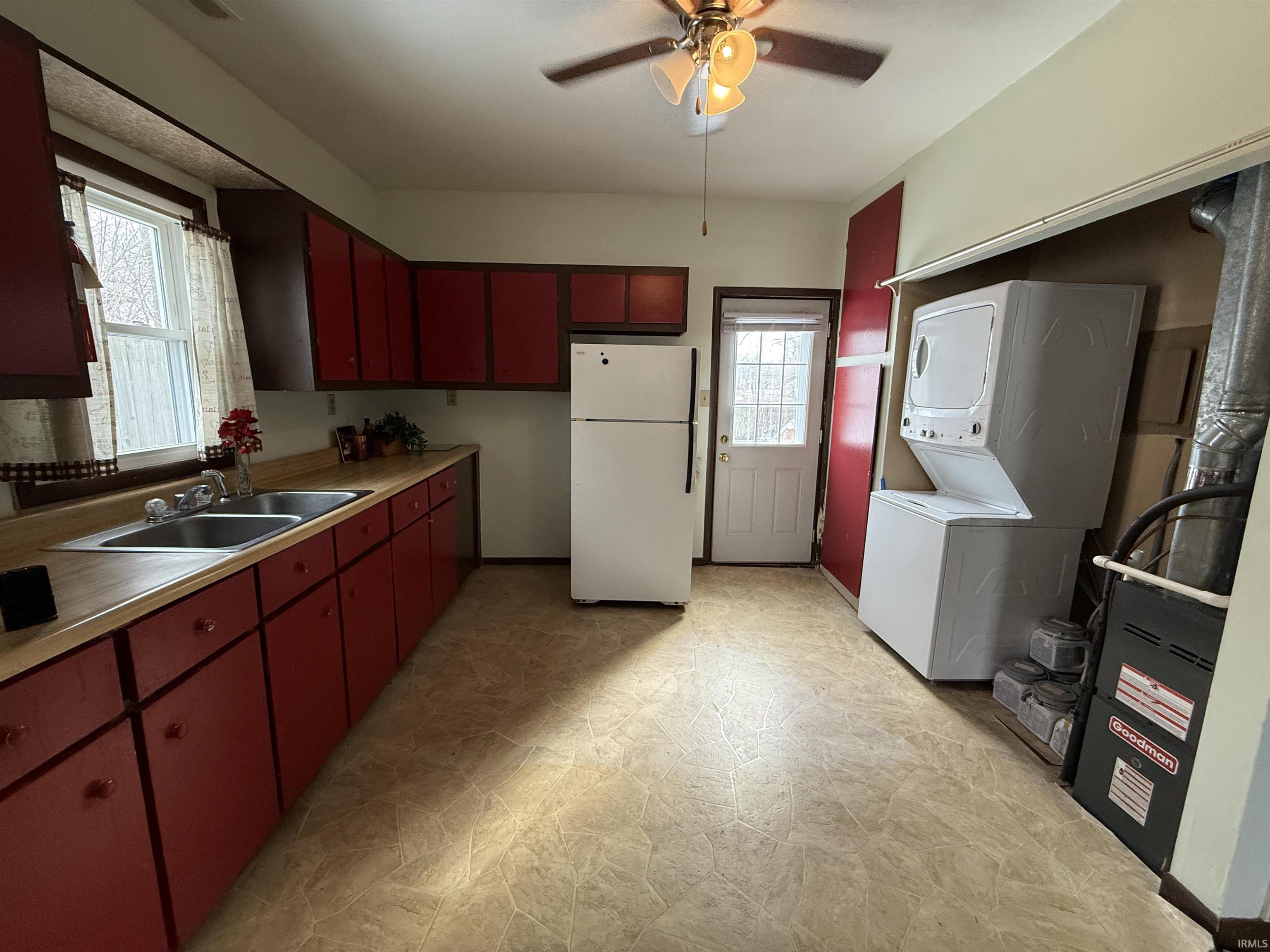 405 W Hillside Drive