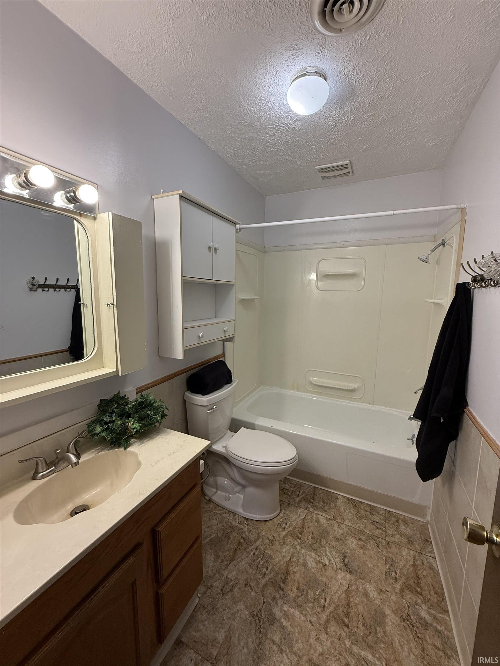 405 W Hillside Drive