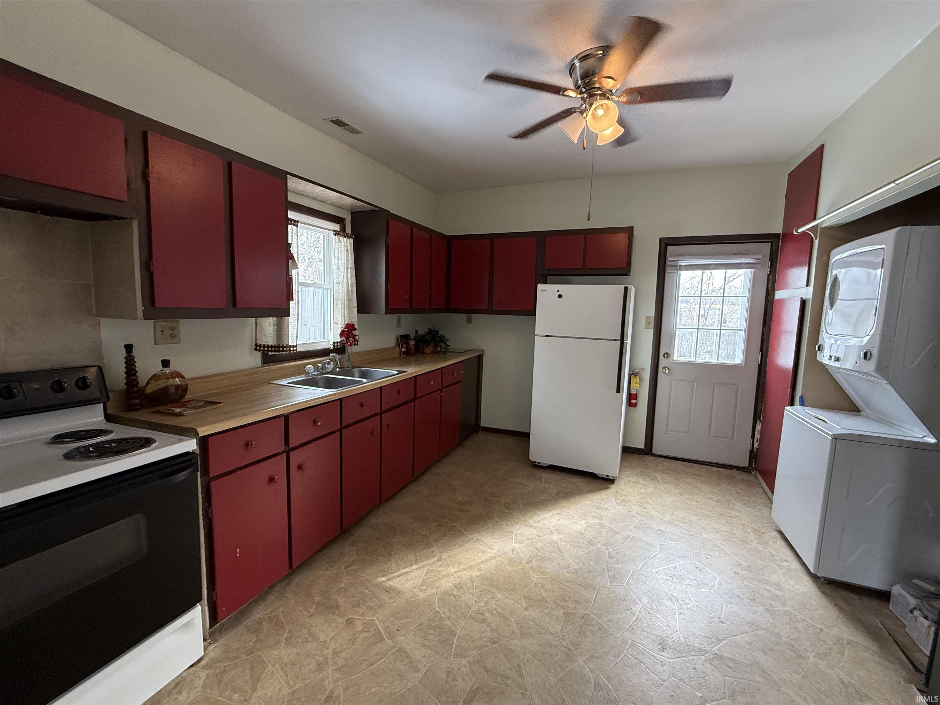 405 W Hillside Drive