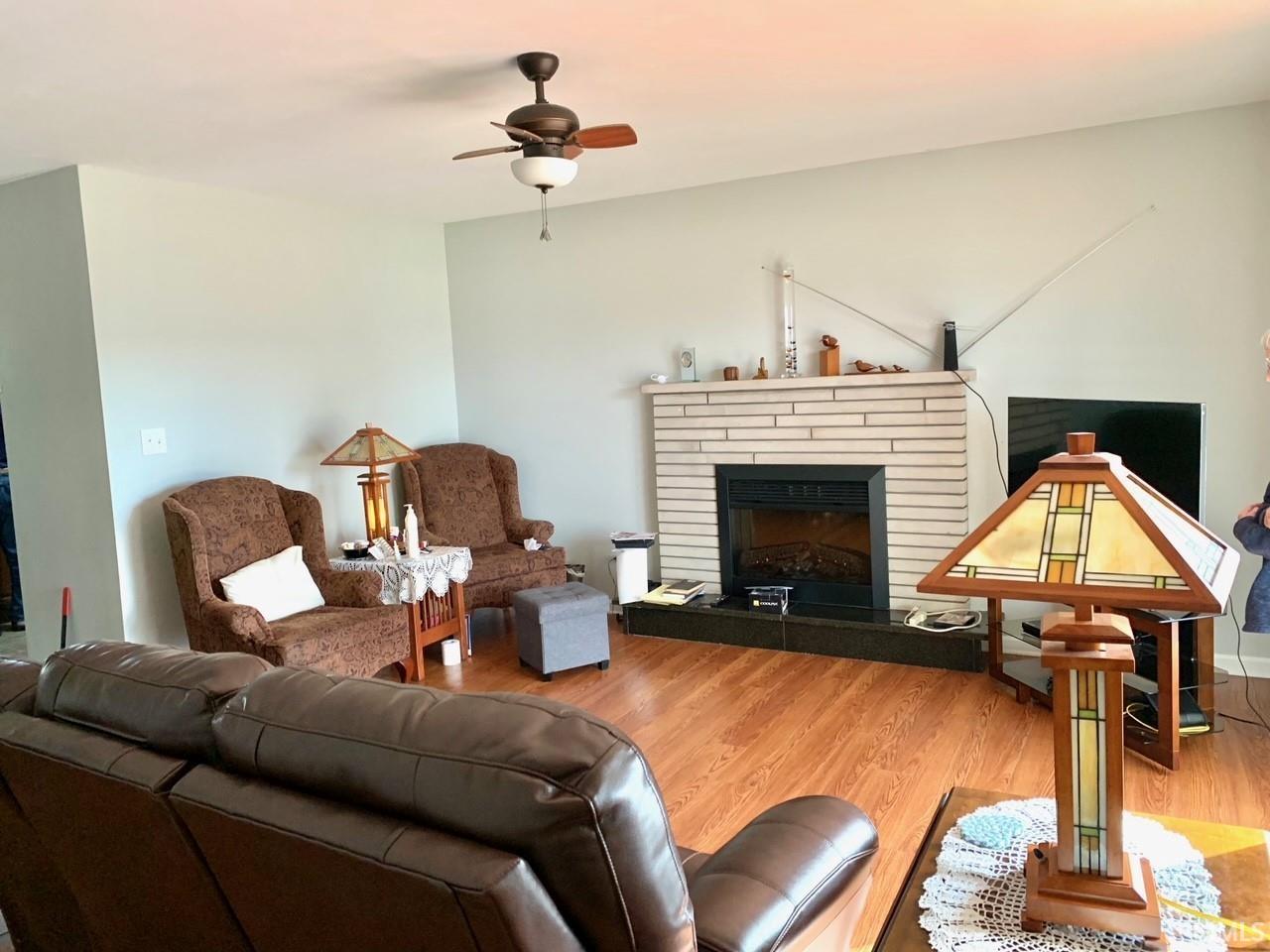 4182 W Broadway Avenue