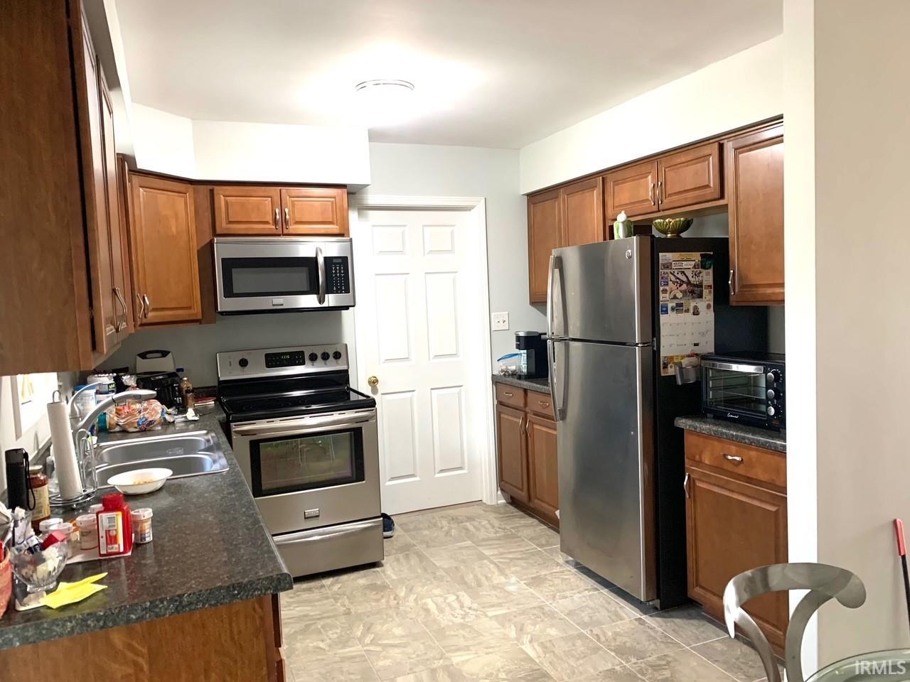 4182 W Broadway Avenue