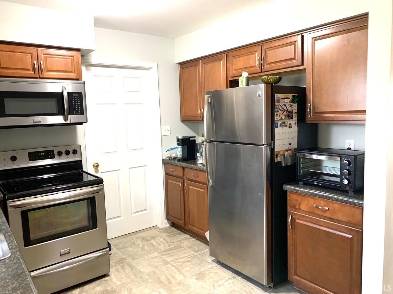 4182 W Broadway Avenue