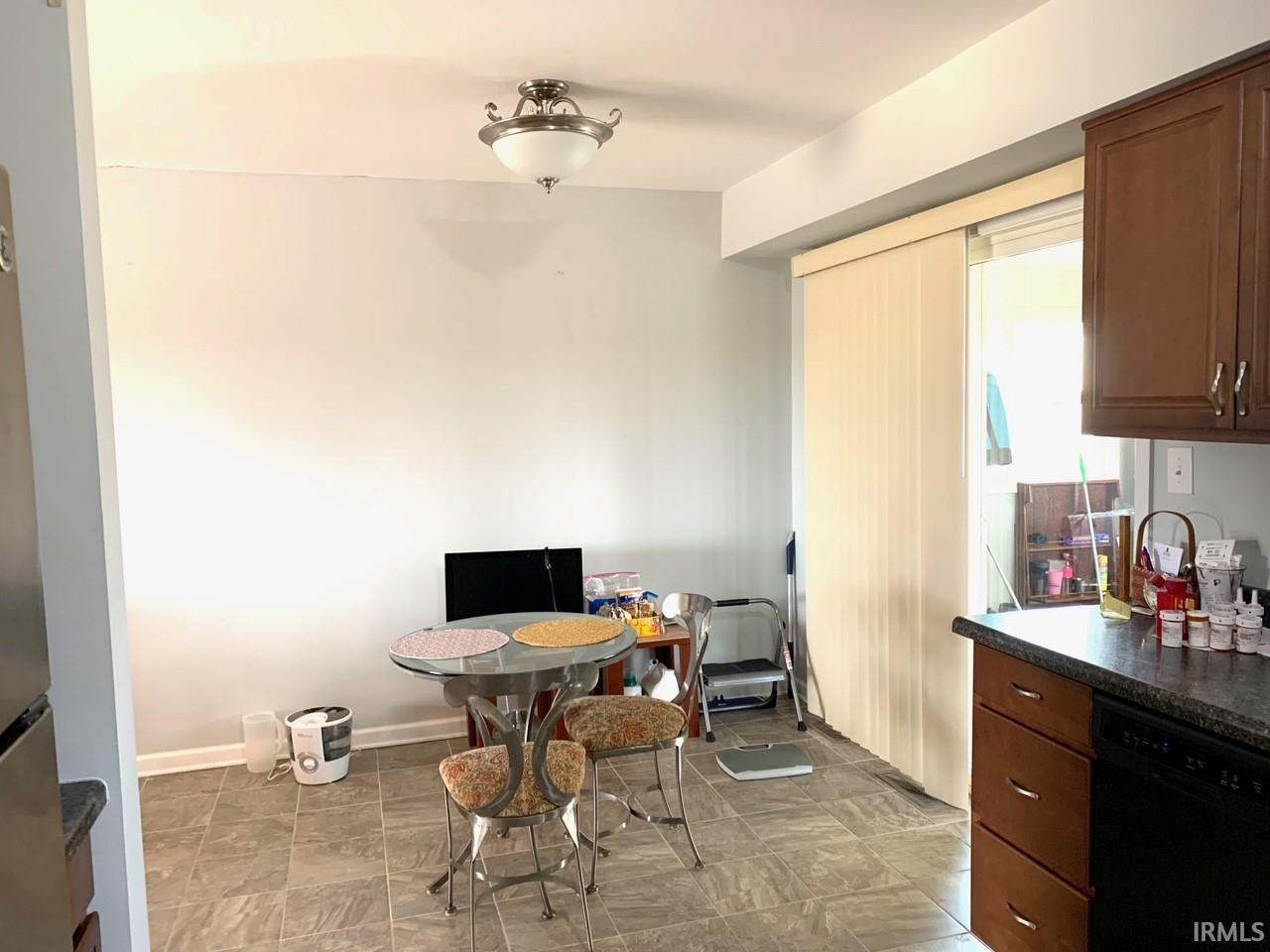 4182 W Broadway Avenue