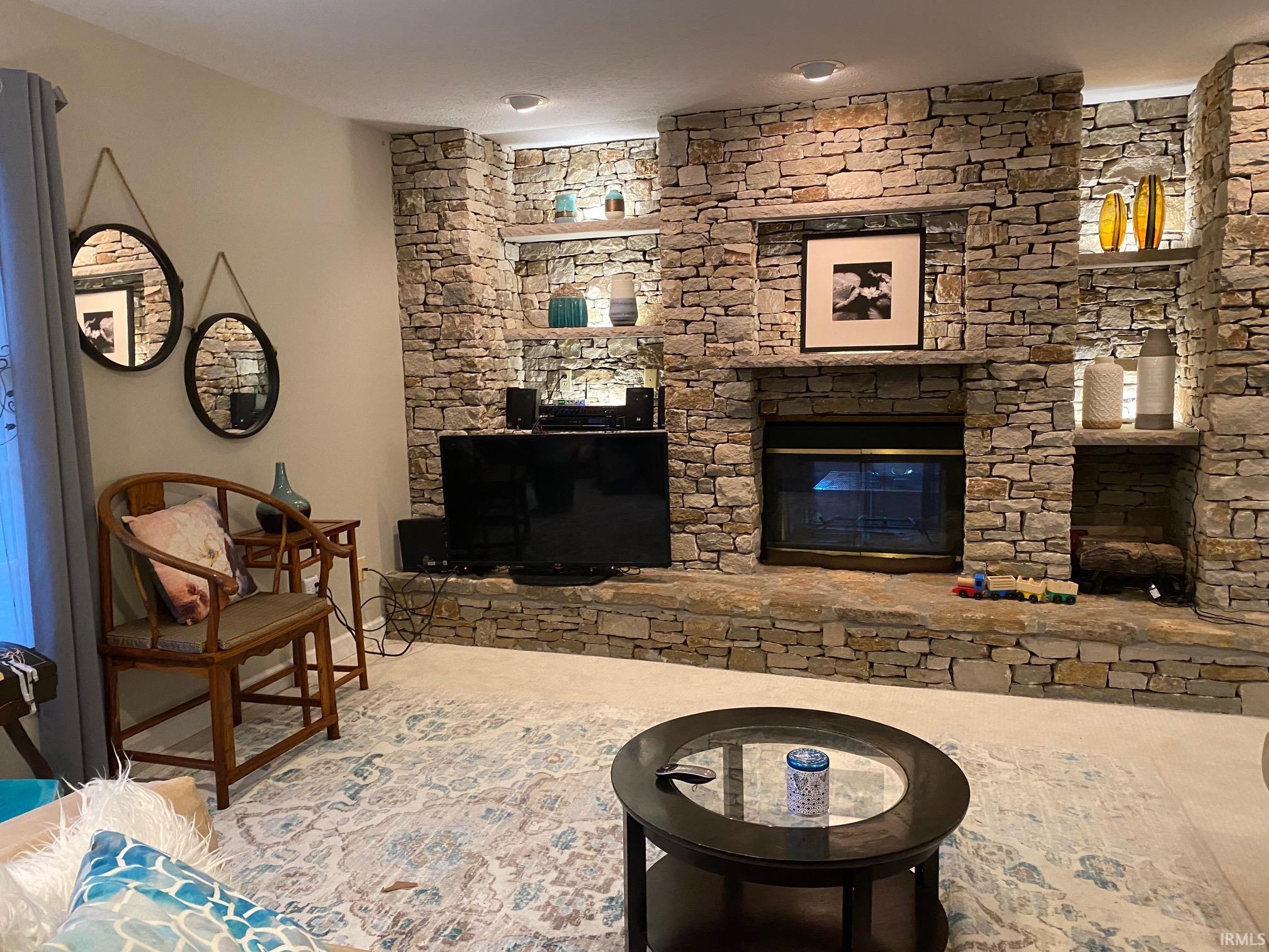 2206 E Autumn Drive
