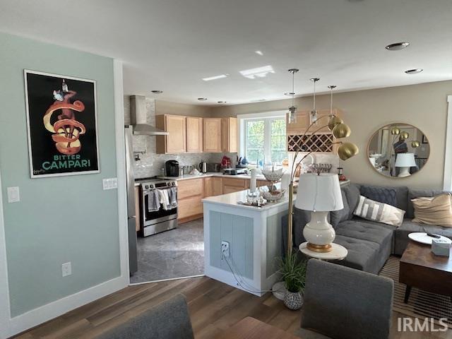 1235 W Gourley Pike