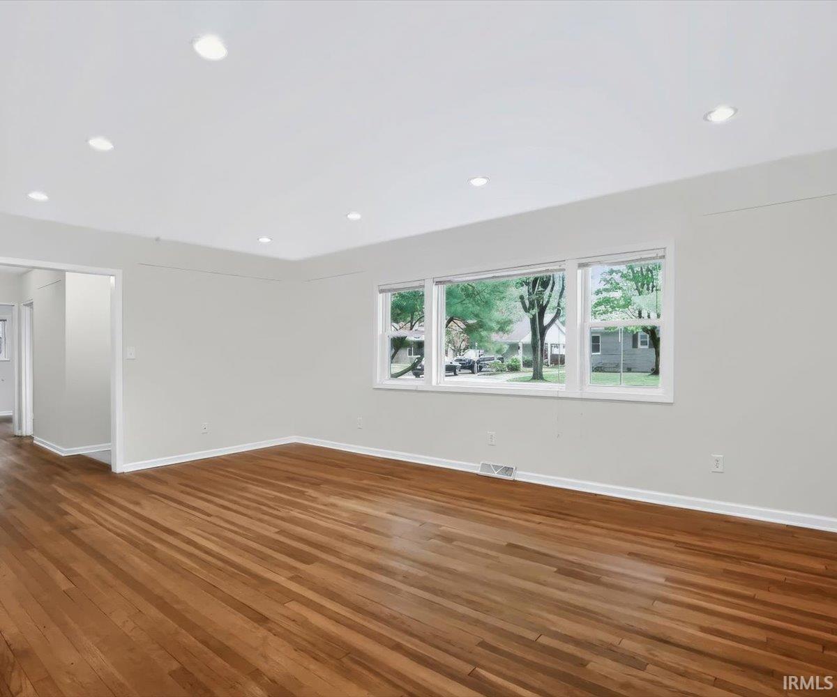 824 S Eastside Drive