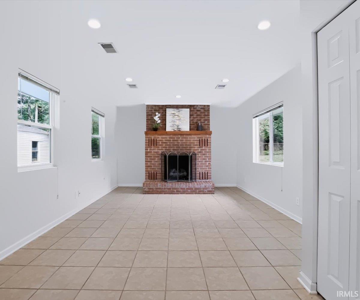 824 S Eastside Drive