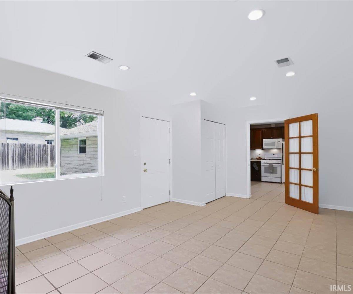 824 S Eastside Drive