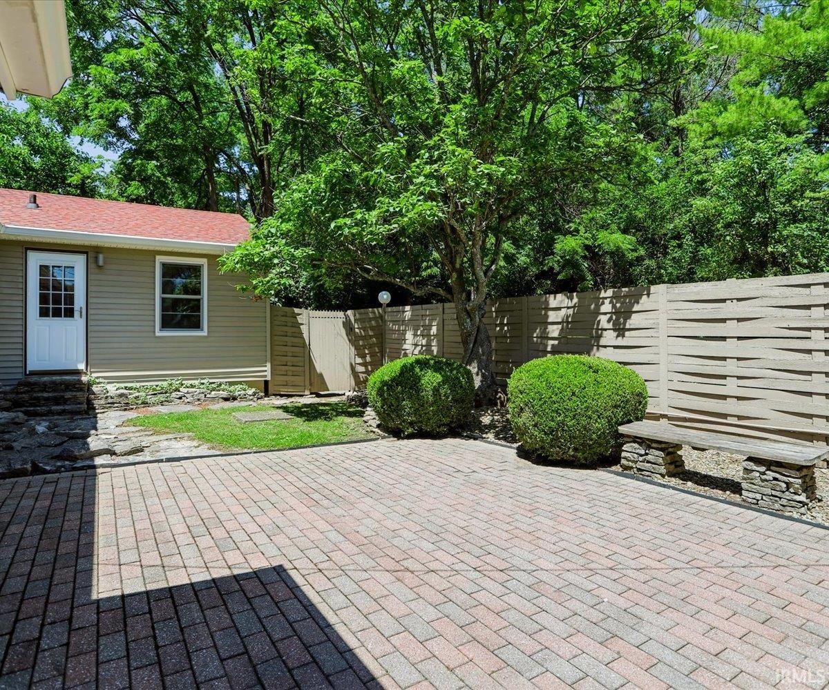 811 S Eastside Drive