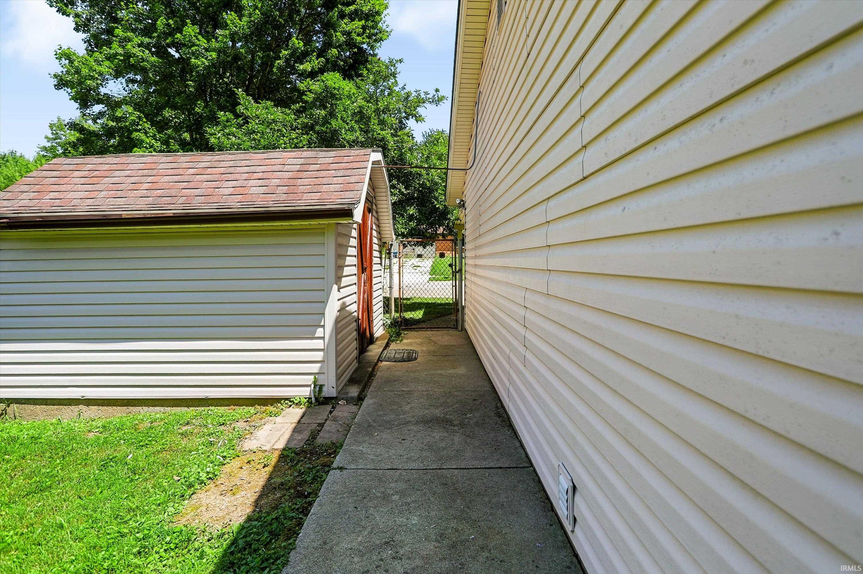 3702 S Tyler Lane