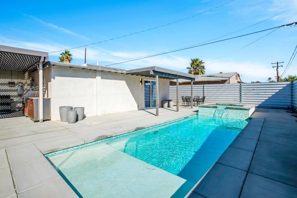 495 W Sunview Avenue