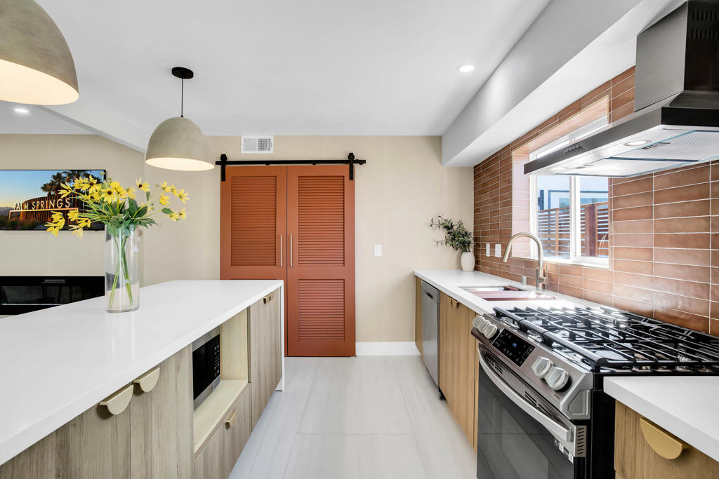 495 W Sunview Avenue