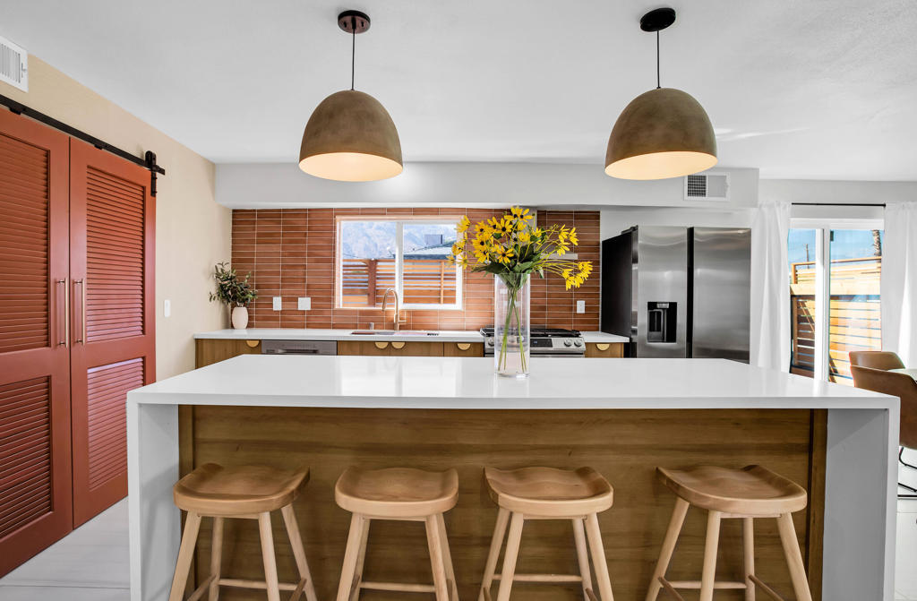 495 W Sunview Avenue