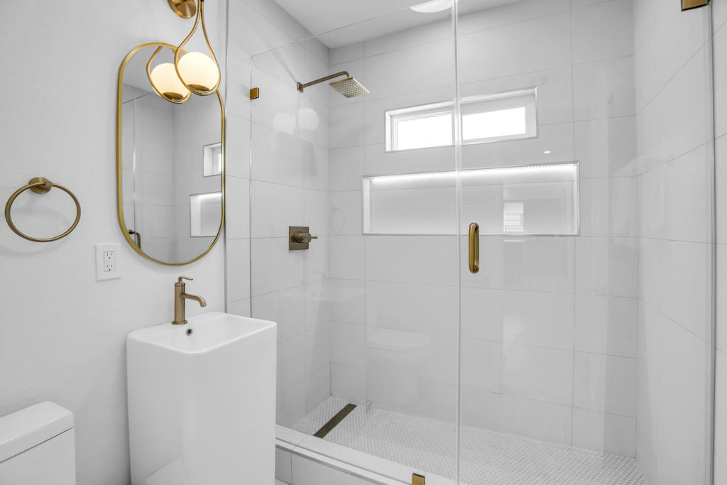 495 W Sunview Avenue