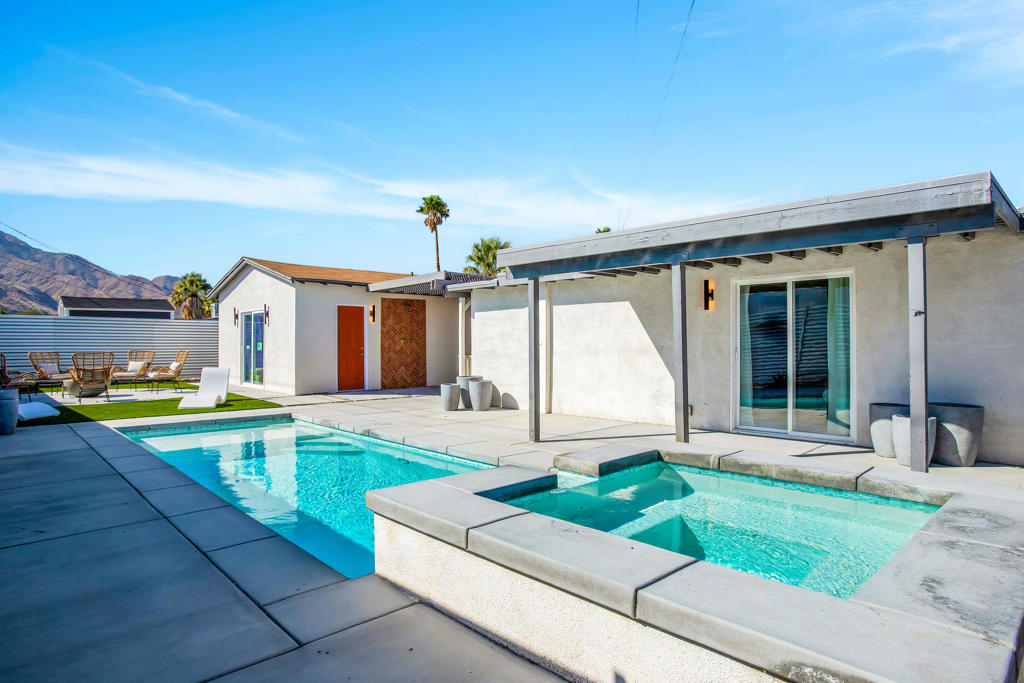 495 W Sunview Avenue