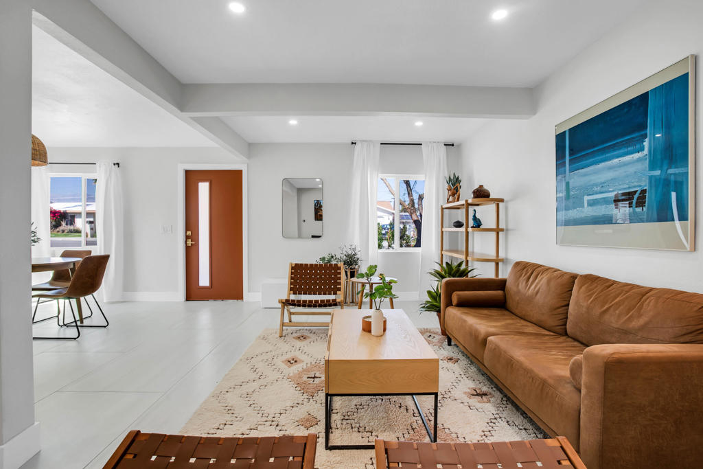 495 W Sunview Avenue