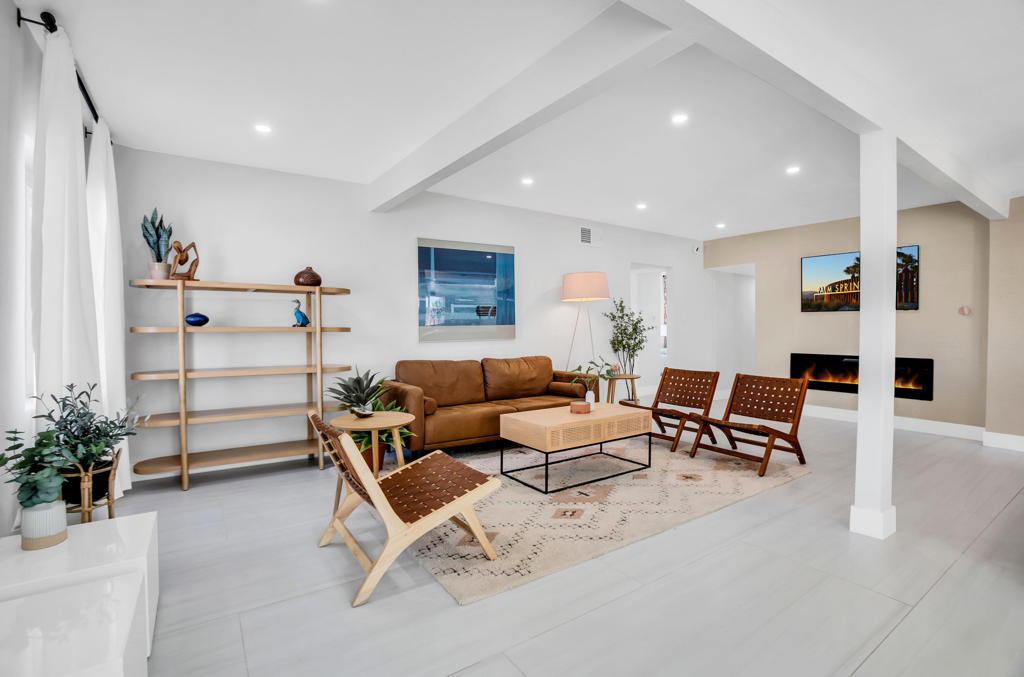 495 W Sunview Avenue