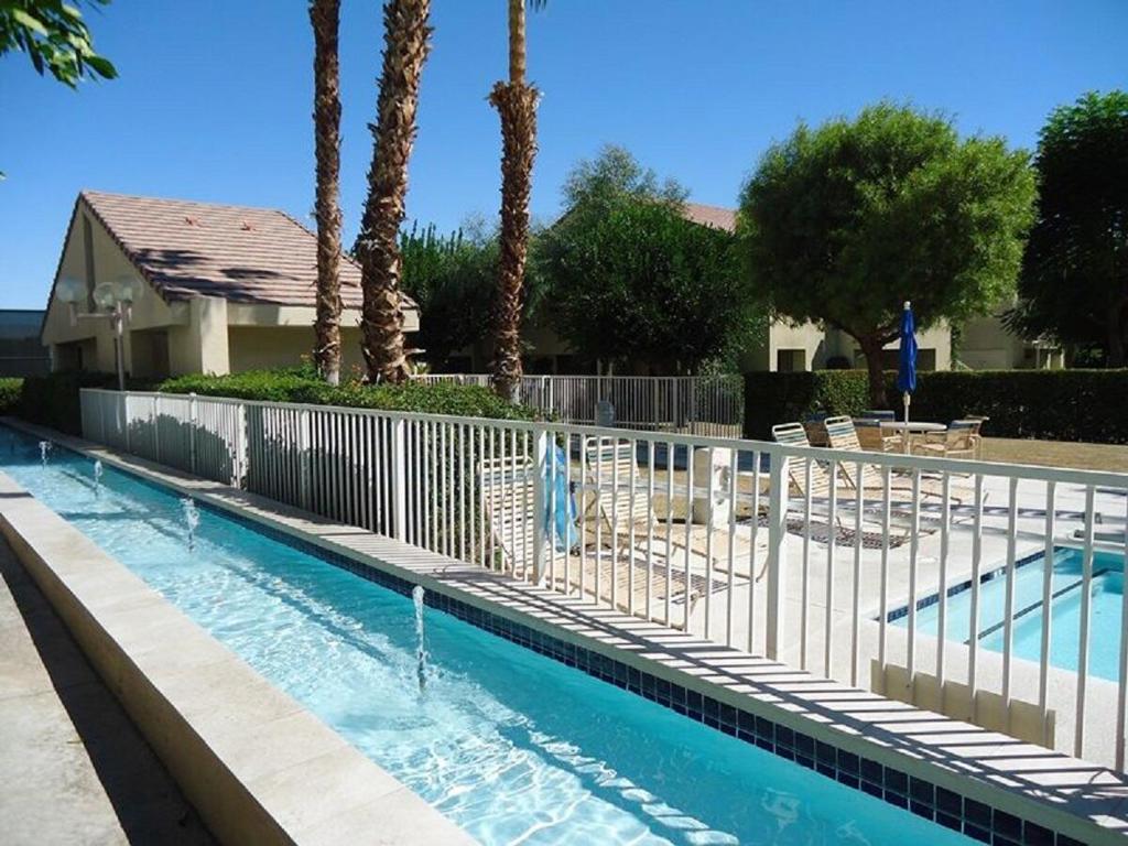 222 N Calle El Segundo 522