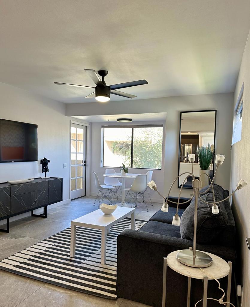 222 N Calle El Segundo 522