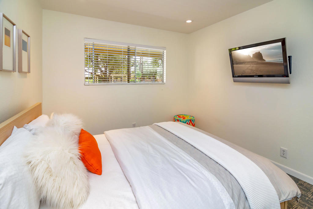 550 N Villa Court 114