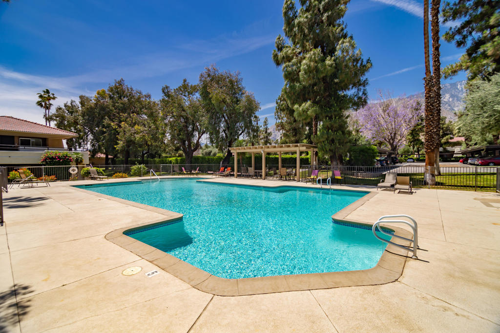 550 N Villa Court 114