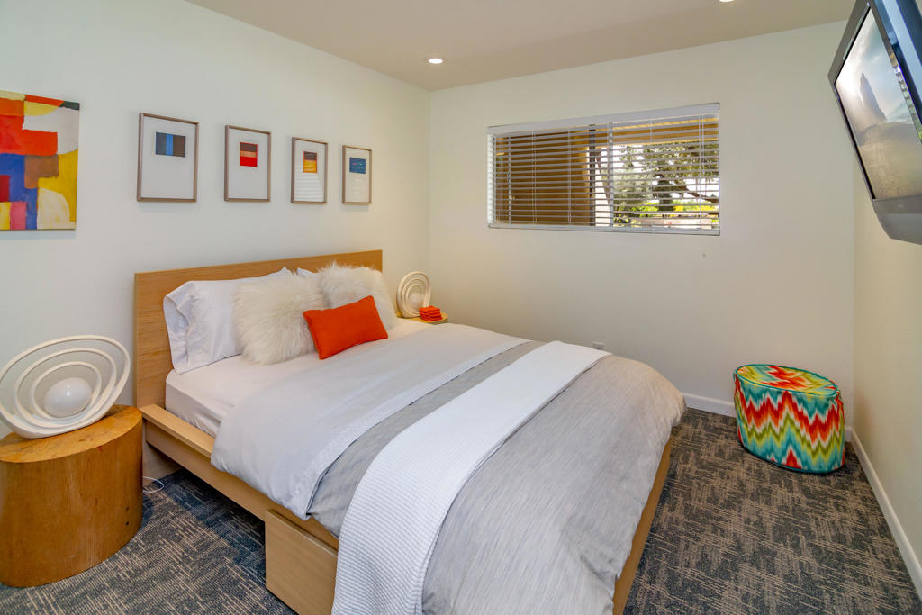 550 N Villa Court 114