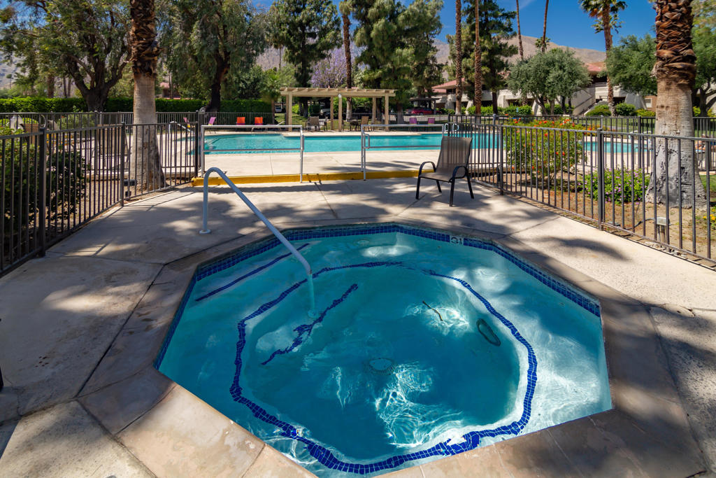 550 N Villa Court 114