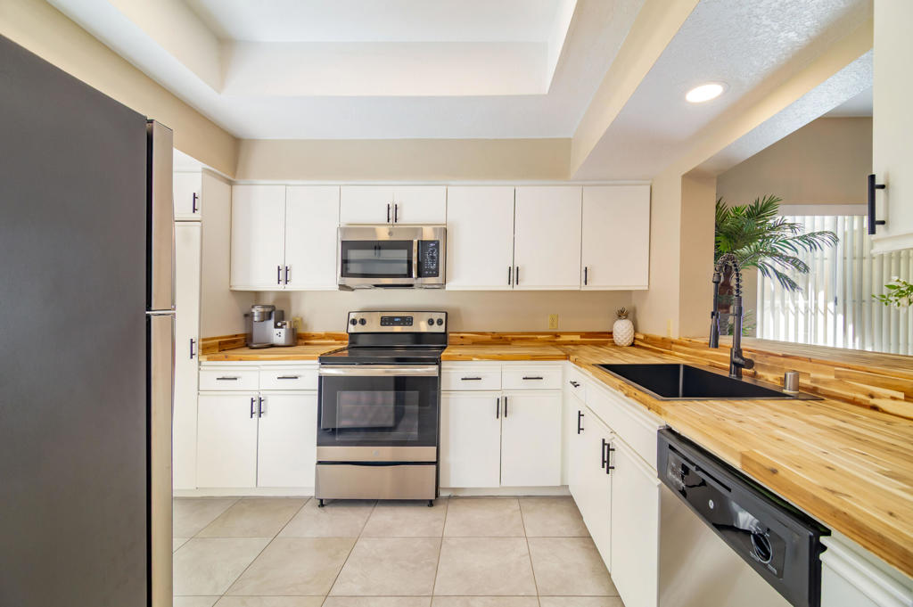 163 Desert Falls Circle