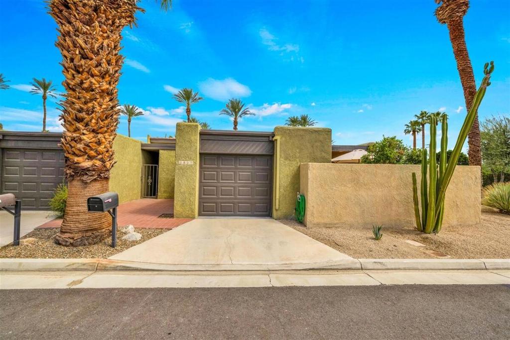 5822 E Palm Oasis Street
