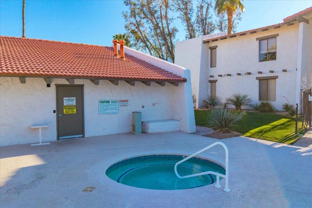 1050 E Ramon Road 119