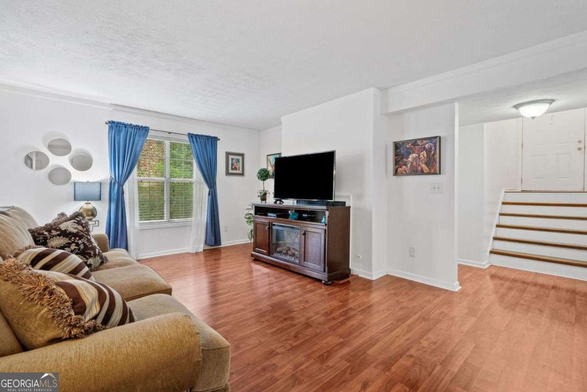 102 Glenleaf Drive