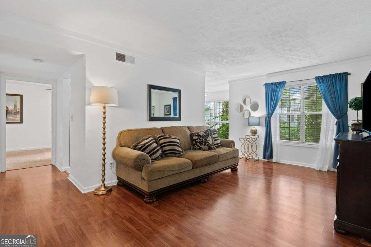 102 Glenleaf Drive