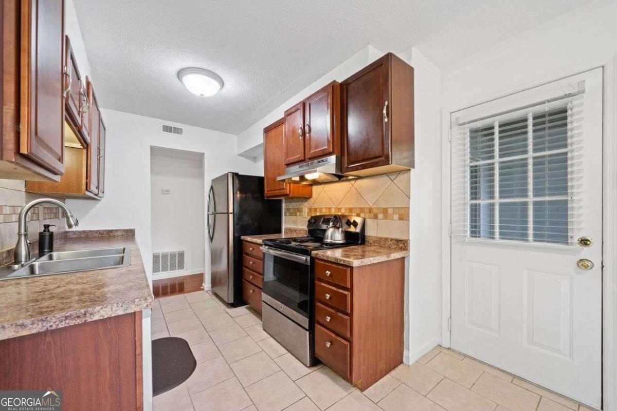 102 Glenleaf Drive