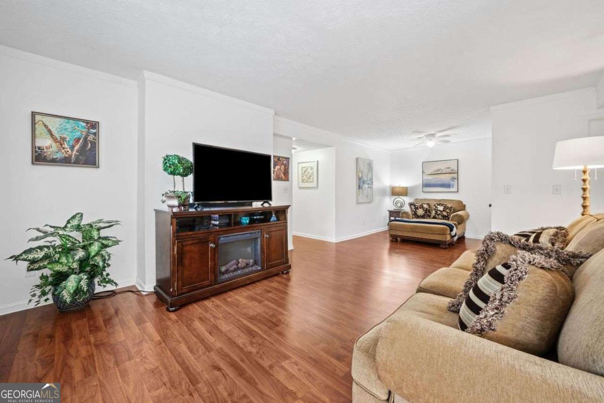 102 Glenleaf Drive