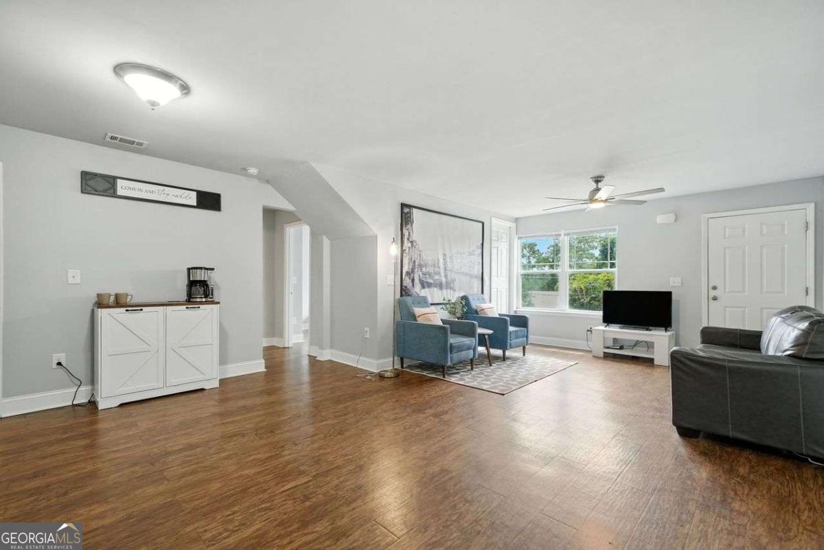 2195 Pinetree Drive