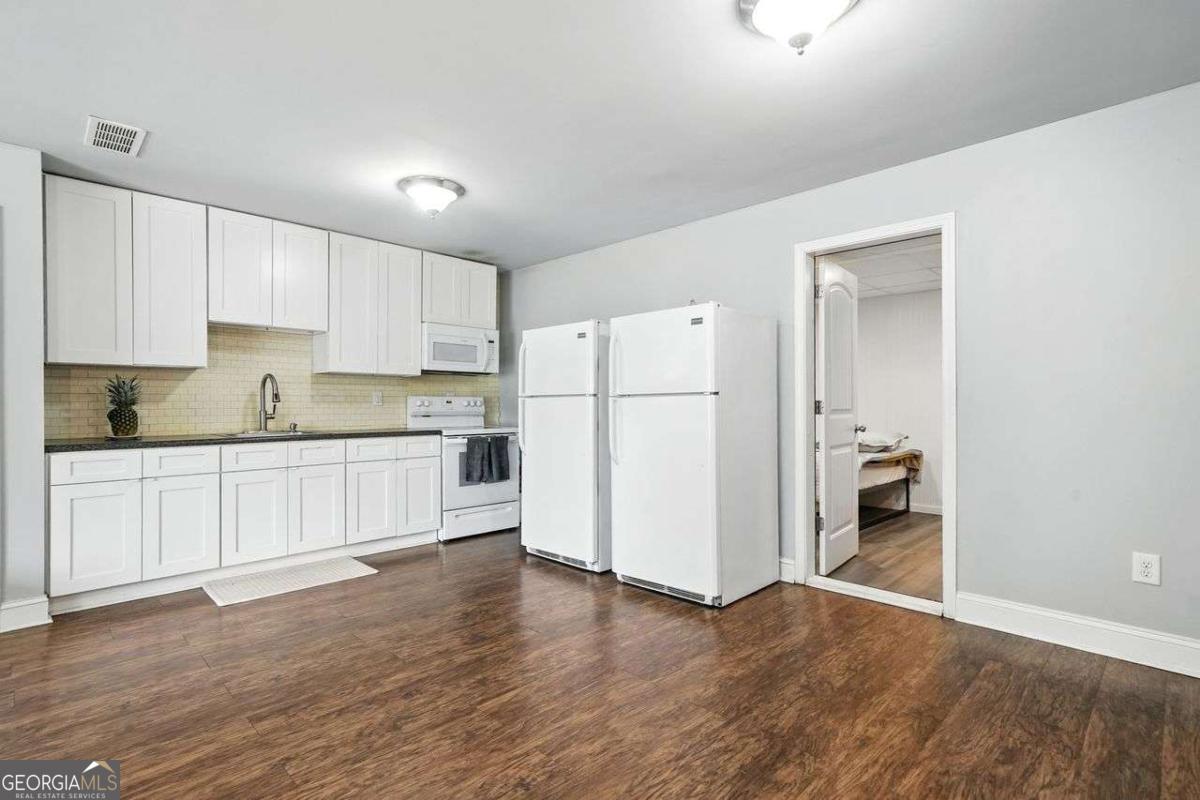2195 Pinetree Drive