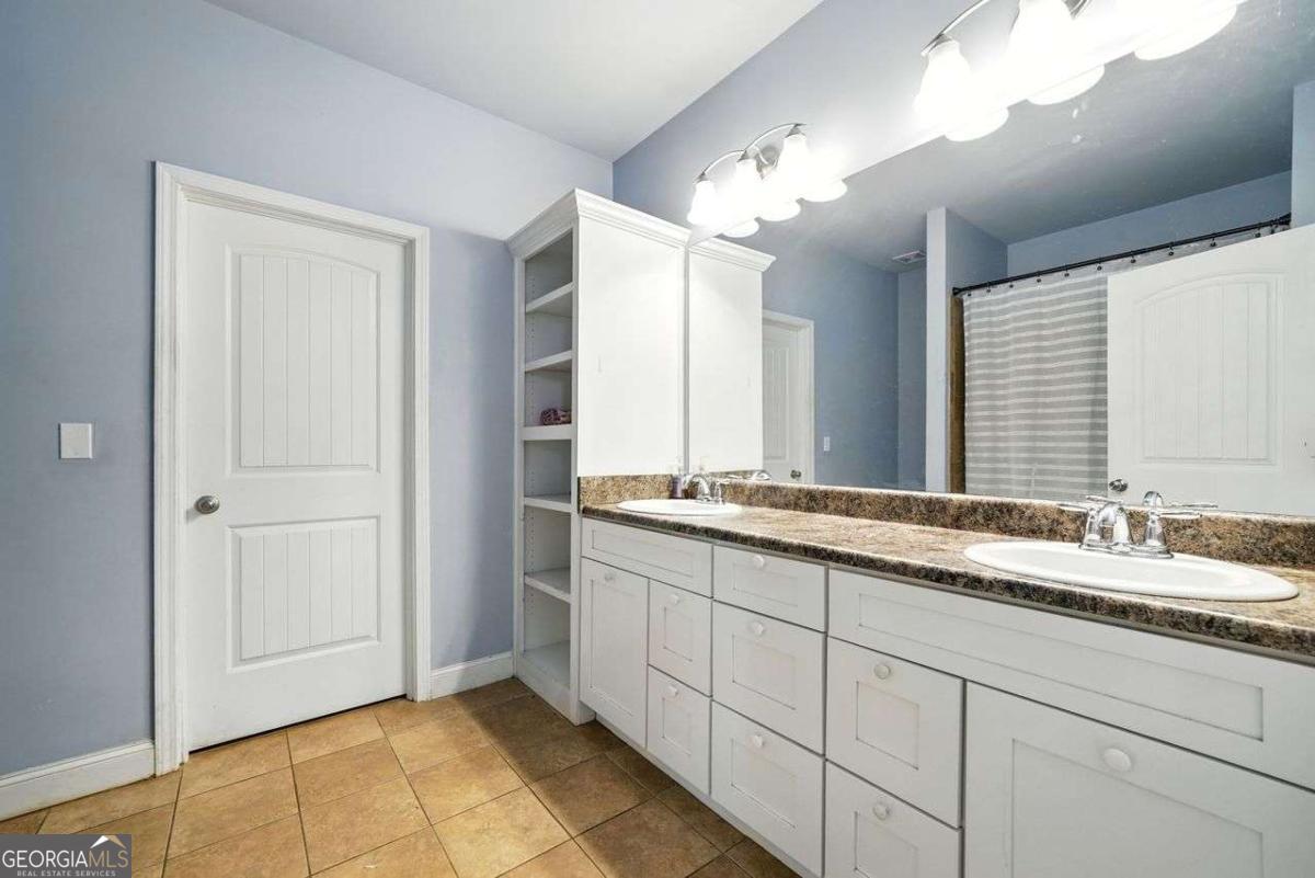 2195 Pinetree Drive